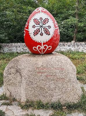 Паметник на украинската писанка. Остров Хортица на река Днепър